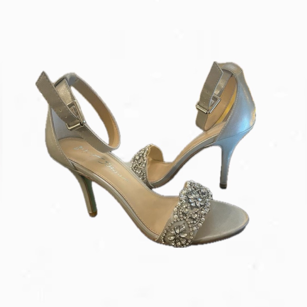Betsey Johnson heels ( size 8 )